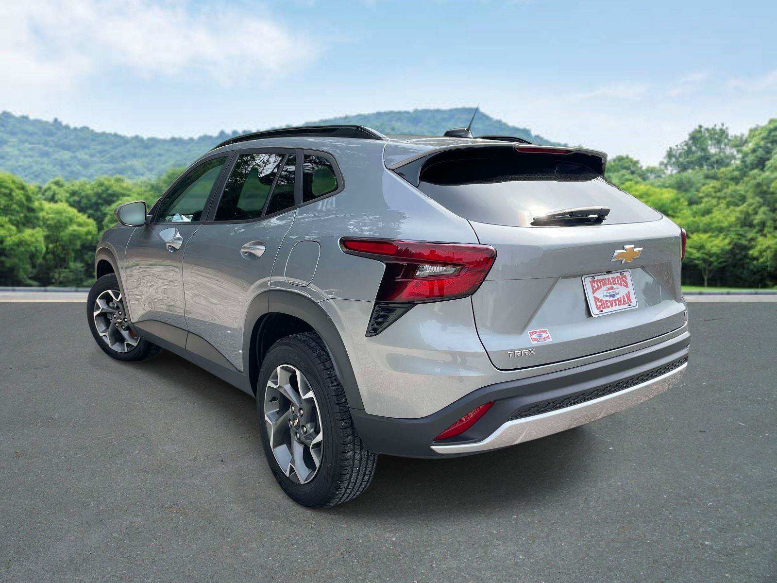 Used 2024 Chevrolet Trax LT FWD image 24