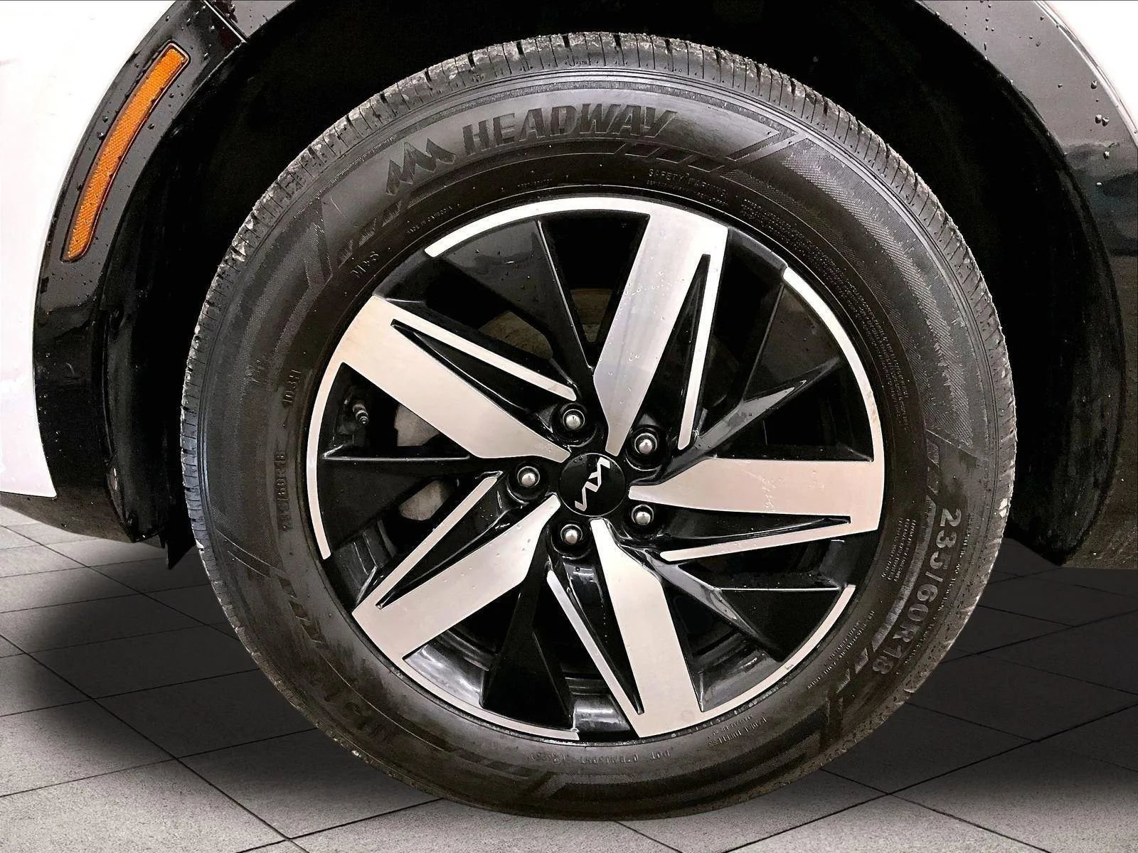 Used 2023 Kia Sorento S w/ Panoramic Sunroof Package image 8