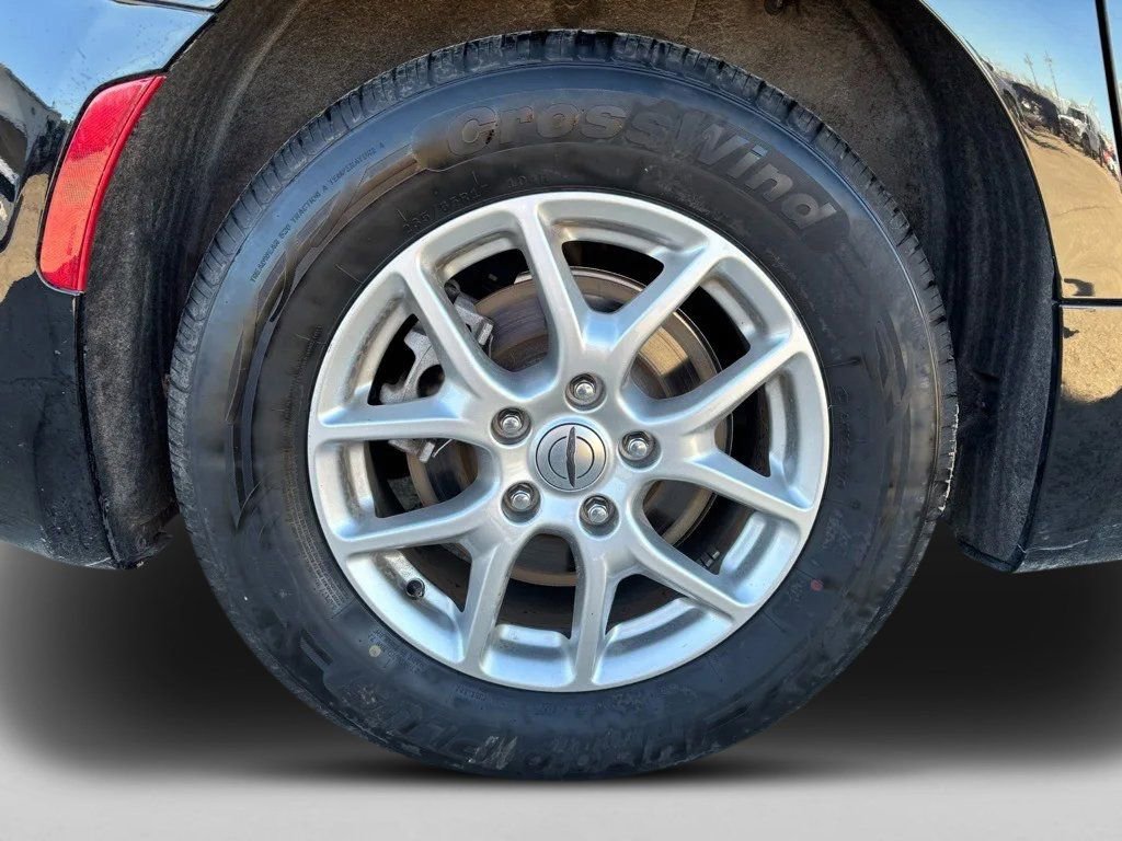 Used 2024 Chrysler Pacifica Touring-L image 9