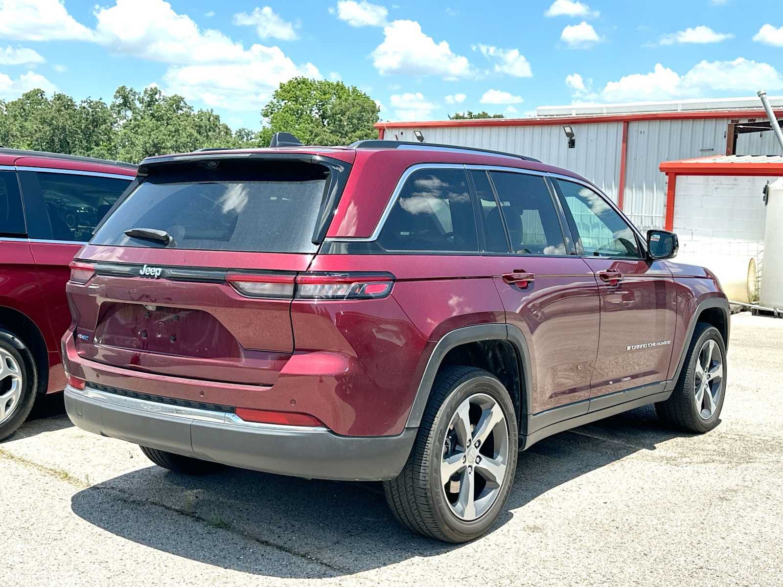 Used 2024 Jeep Grand Cherokee Limited 4xe w/ Luxury Tech Group II AWD/4WD image 6