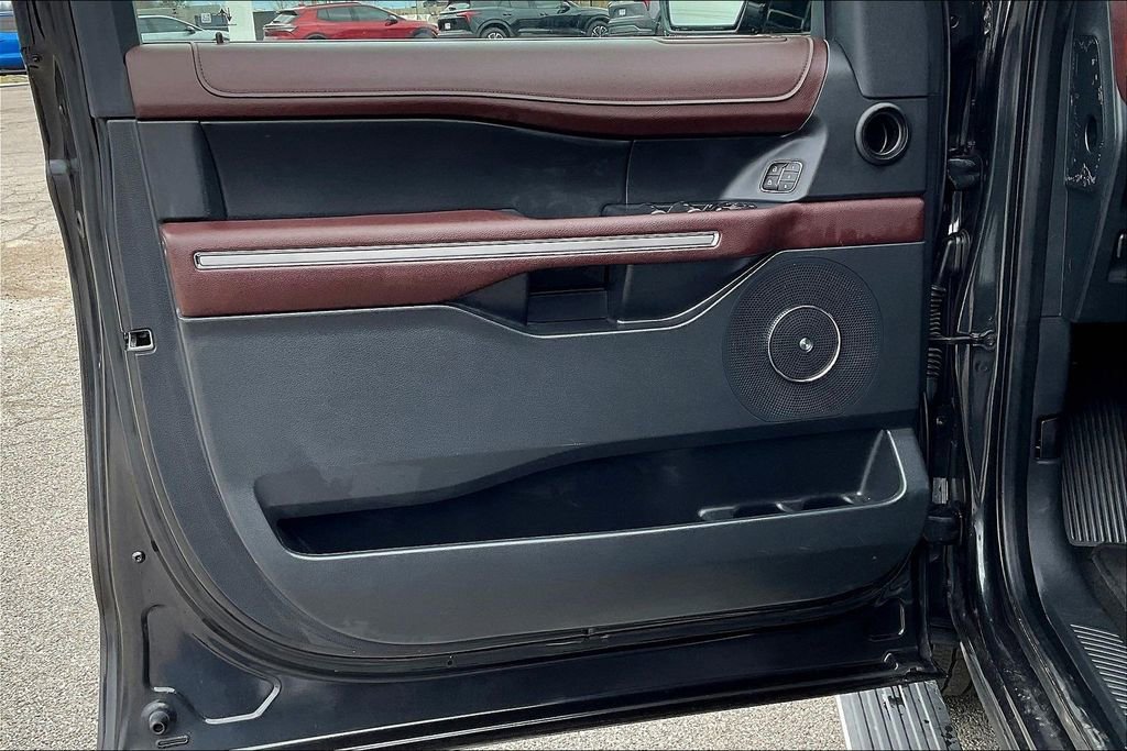 Used 2024 Ford Expedition Limited image 18