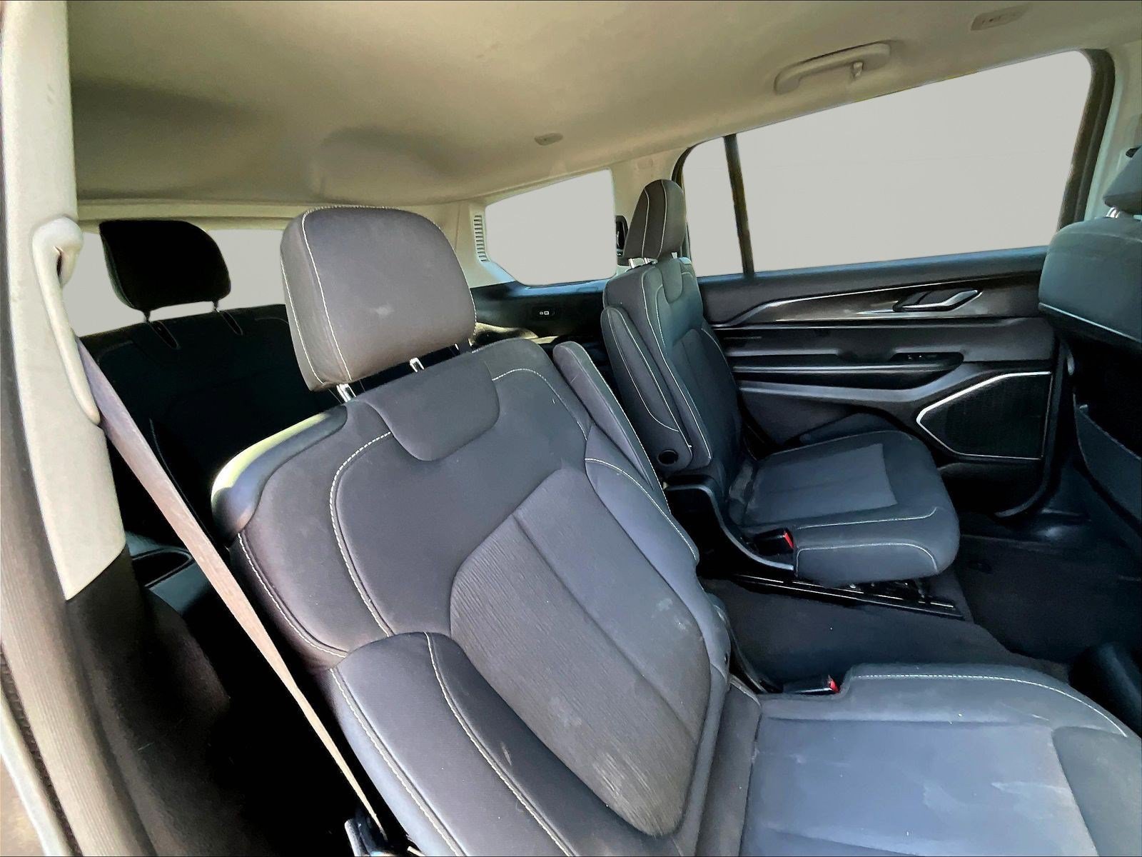 Used 2021 Jeep Grand Cherokee L Laredo w/ Luxury Tech Group I AWD/4WD image 25