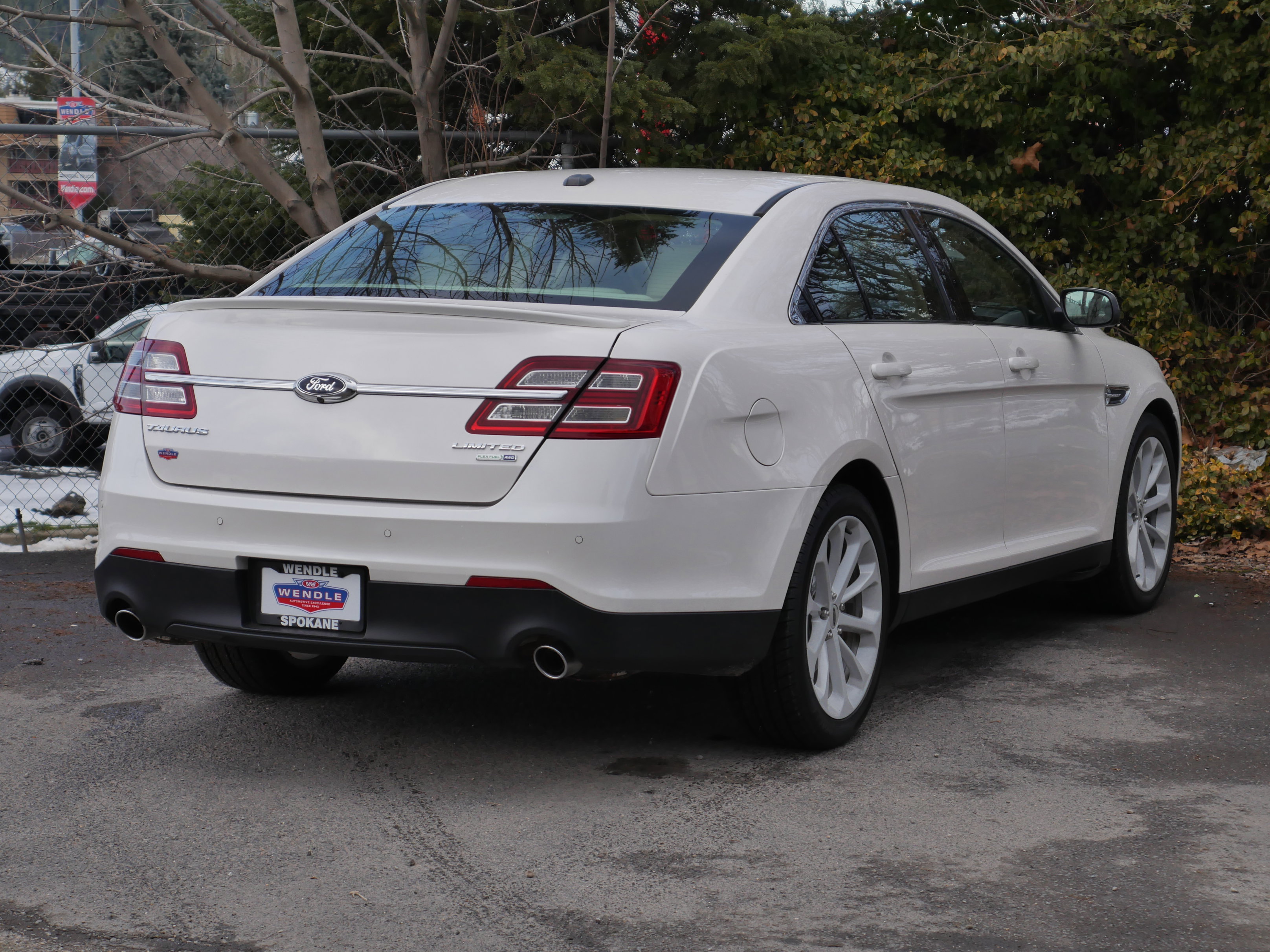 Used 2017 Ford Taurus Limited image 26