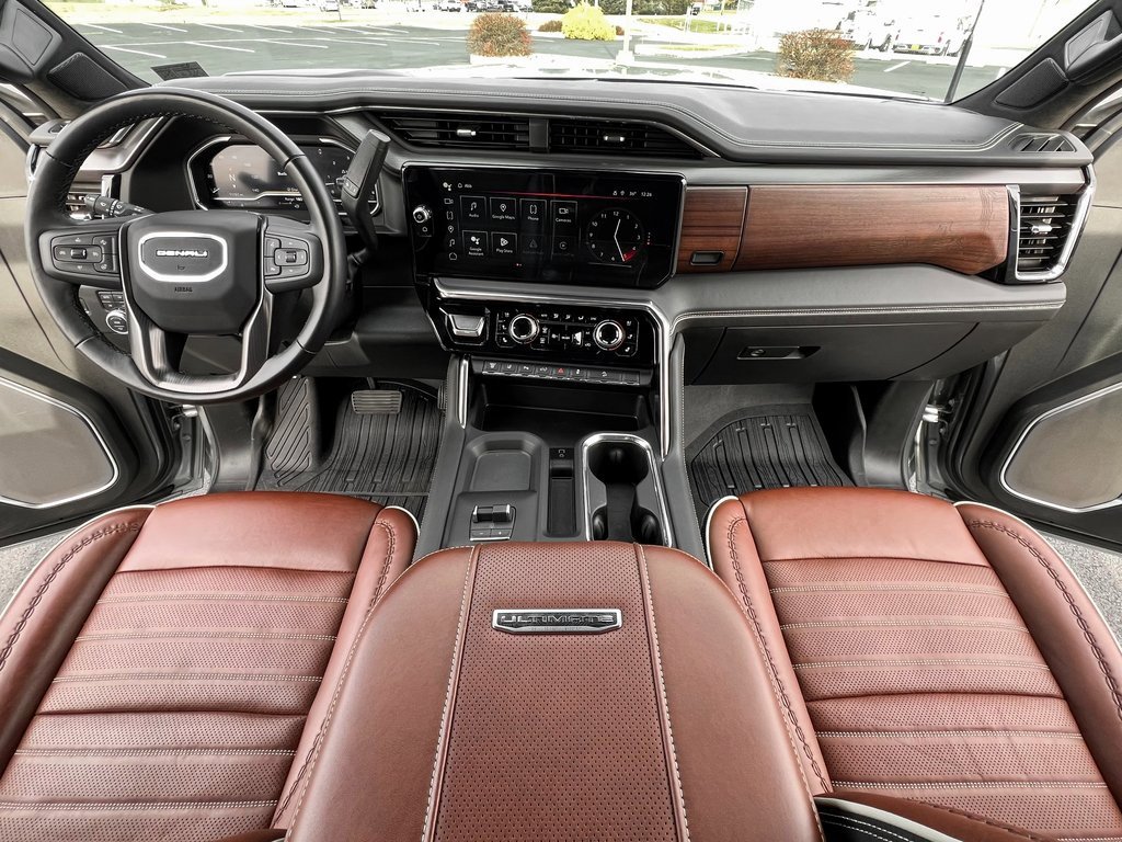 Used 2025 GMC Sierra 3500 Denali Ultimate image 4