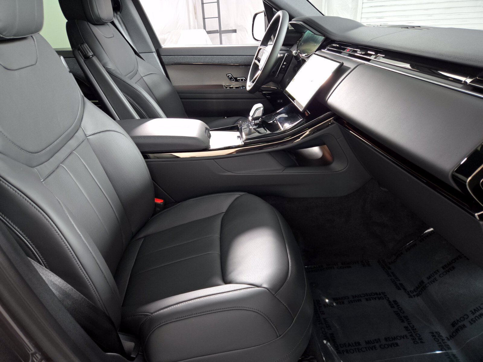 New 2027 Land Rover Range Rover Sport Dynamic SE AWD/4WD image 3