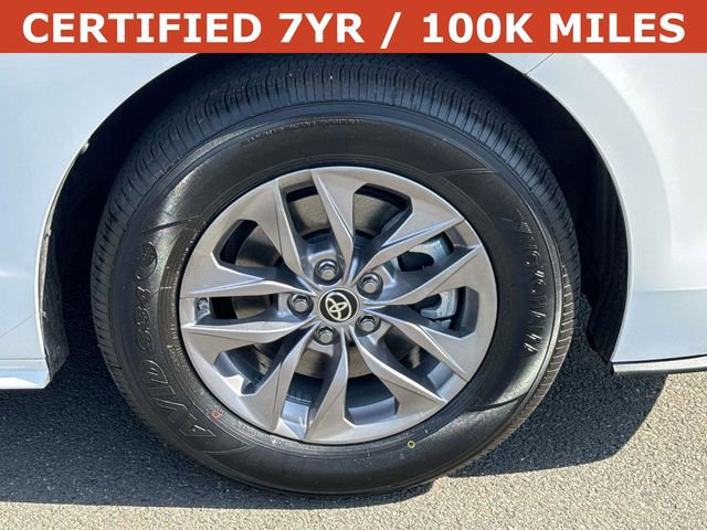 Used 2024 Toyota Sienna LE image 7