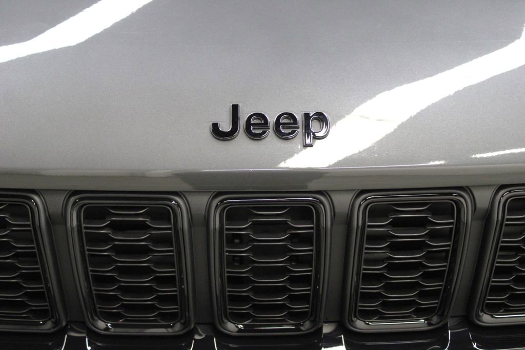 New 2025 Jeep Grand Cherokee Laredo image 36