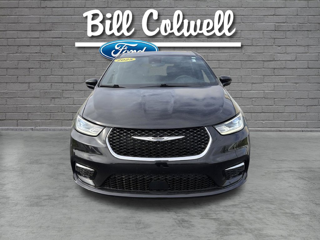 Used 2025 Chrysler Pacifica Select FWD image 10