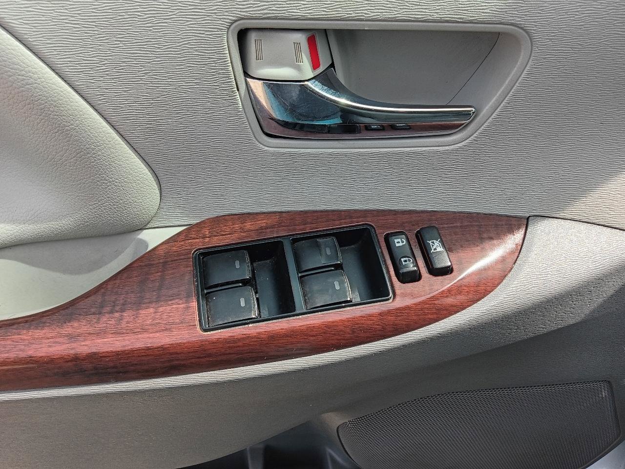 Used 2014 Toyota Sienna XLE w/ Entertainment Package image 33