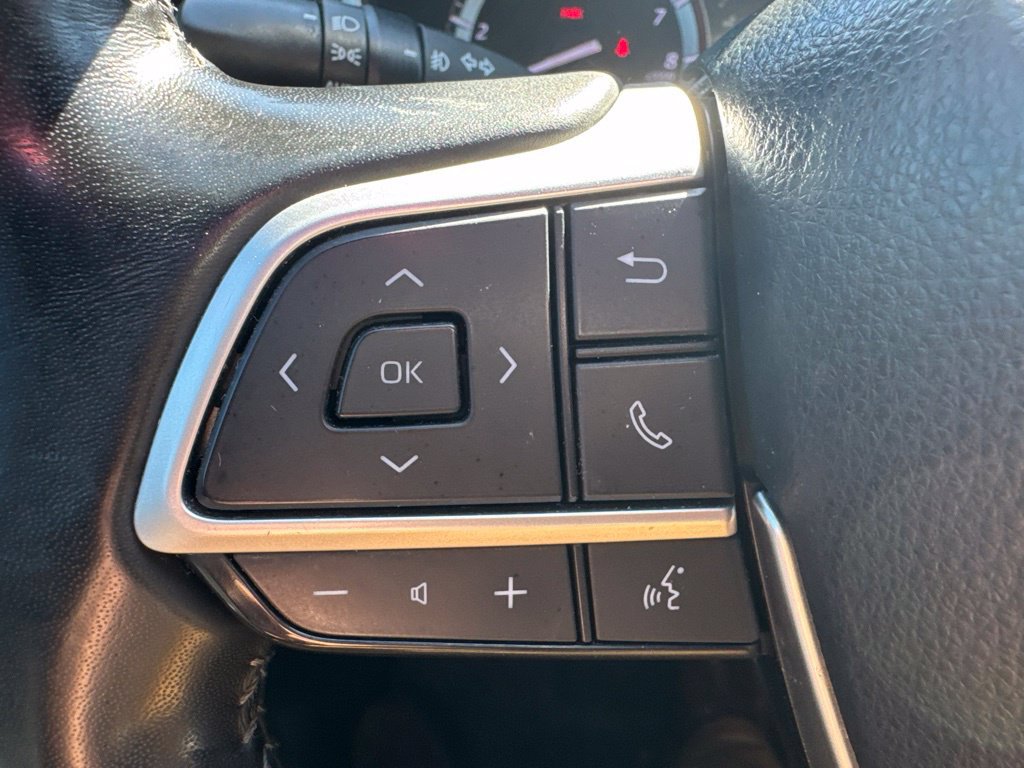 Used 2022 Toyota Highlander XSE AWD/4WD image 11