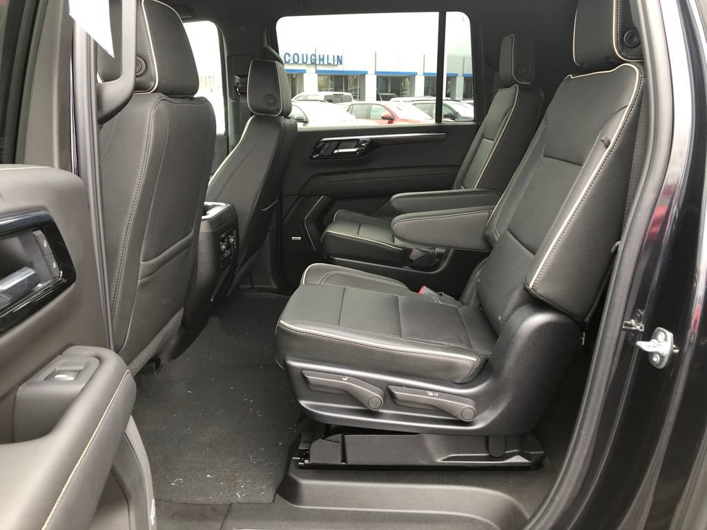 Used 2025 Chevrolet Suburban Premier AWD/4WD image 26
