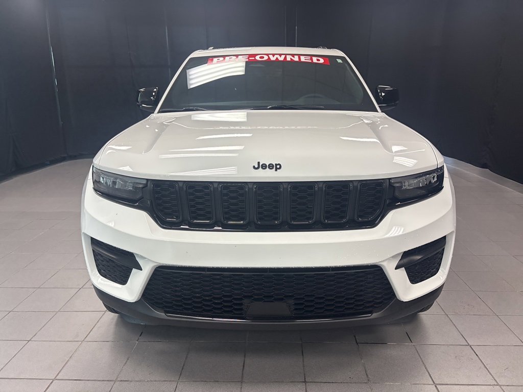 Used 2025 Jeep Grand Cherokee Altitude image 10