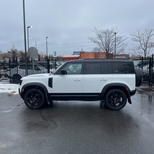 Used 2023 Land Rover Defender 110 X-Dynamic SE image 2