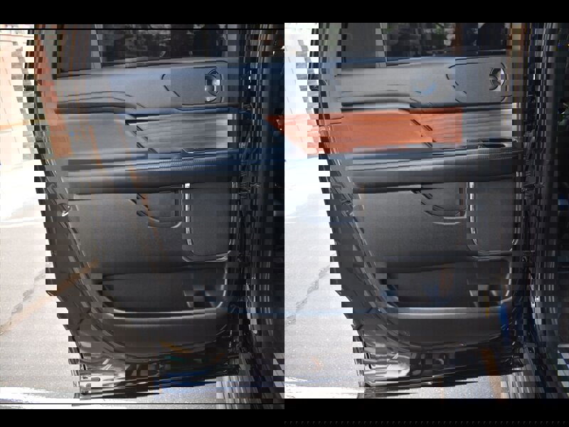 Used 2018 Lincoln Navigator L Select image 22