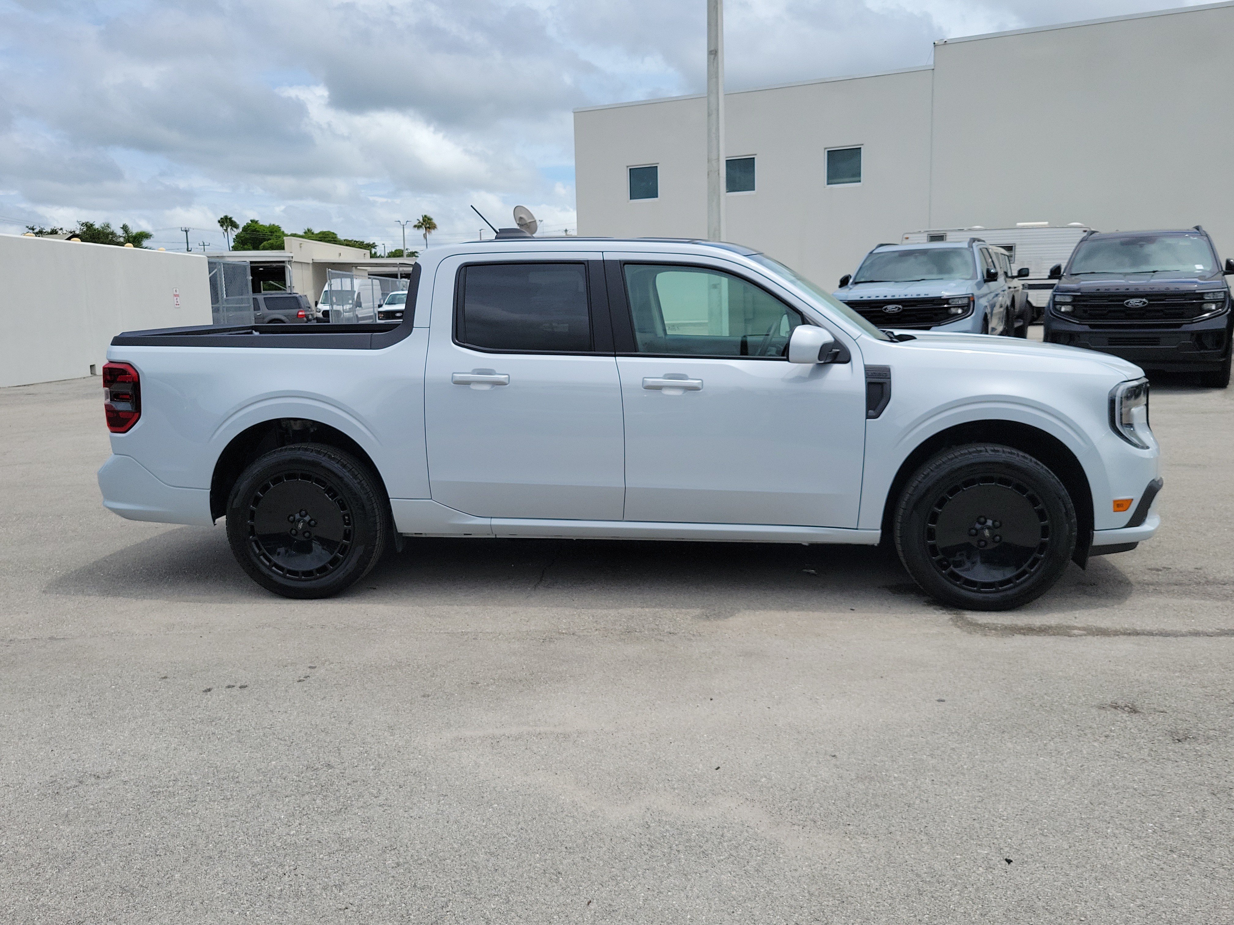 Used 2026 Ford Maverick Lobo AWD/4WD image 4