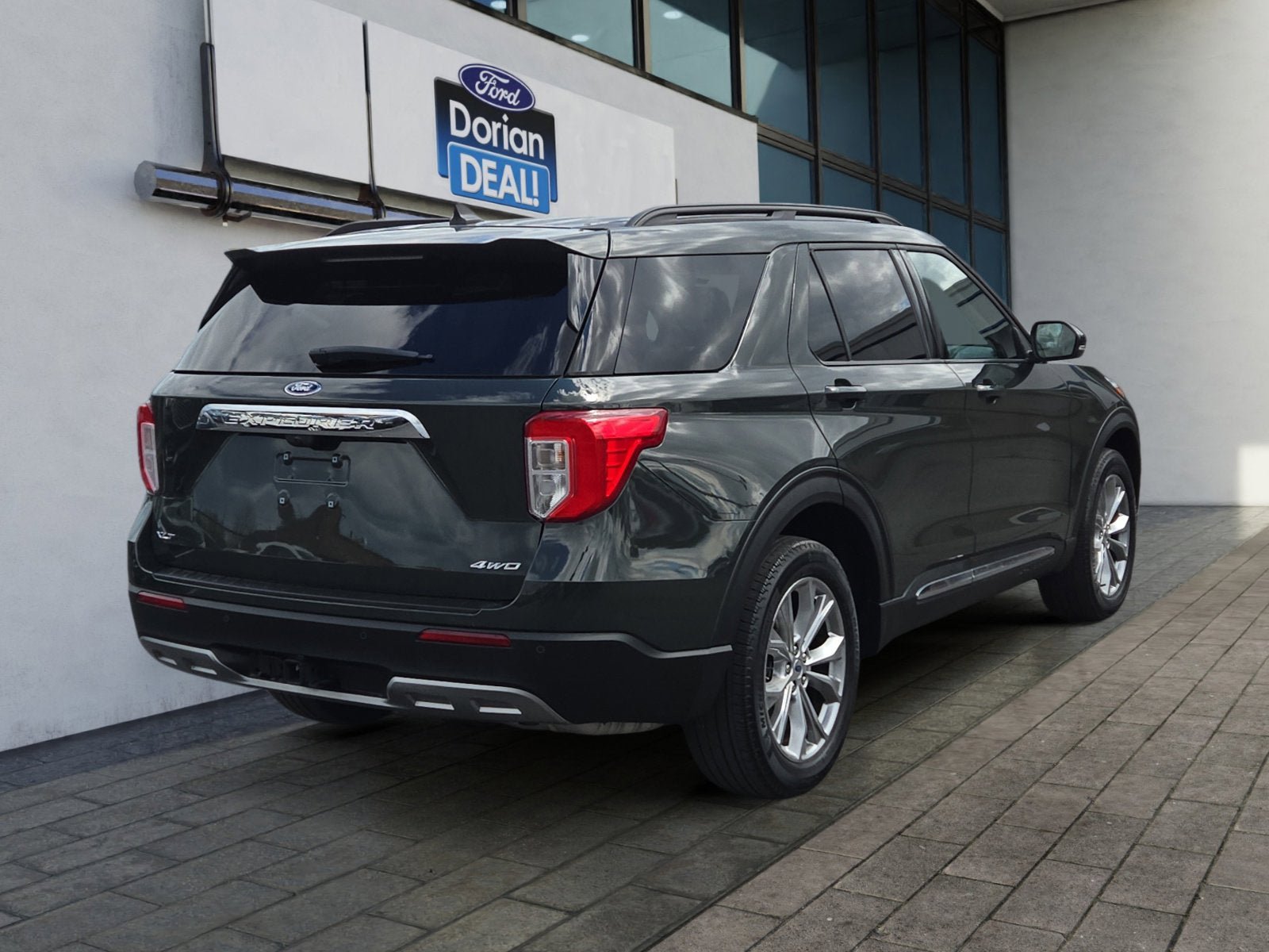Used 2024 Ford Explorer XLT w/ Equipment Group 202A AWD/4WD image 3