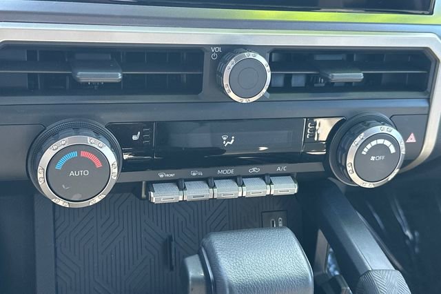 Certified 2025 Toyota Tacoma TRD Off-Road AWD/4WD image 25