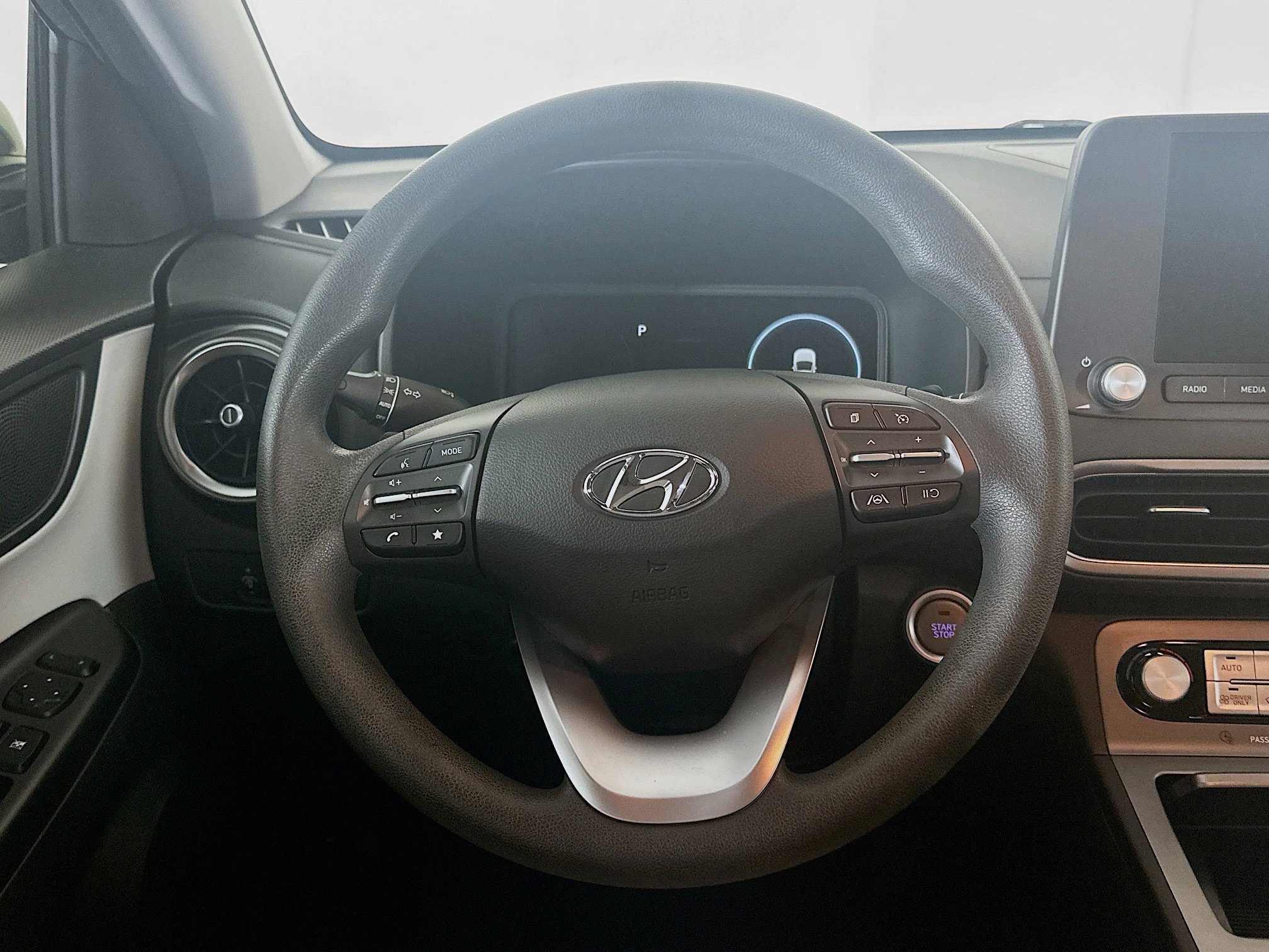 Used 2023 Hyundai Kona SE w/ Cargo Package image 18