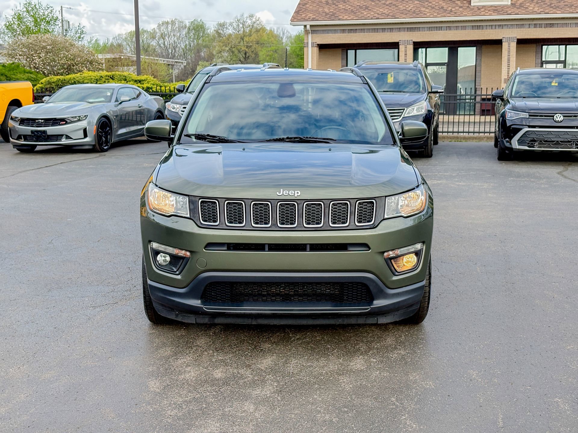 Used 2018 Jeep Compass Latitude w/ Popular Equipment Group FWD image 4
