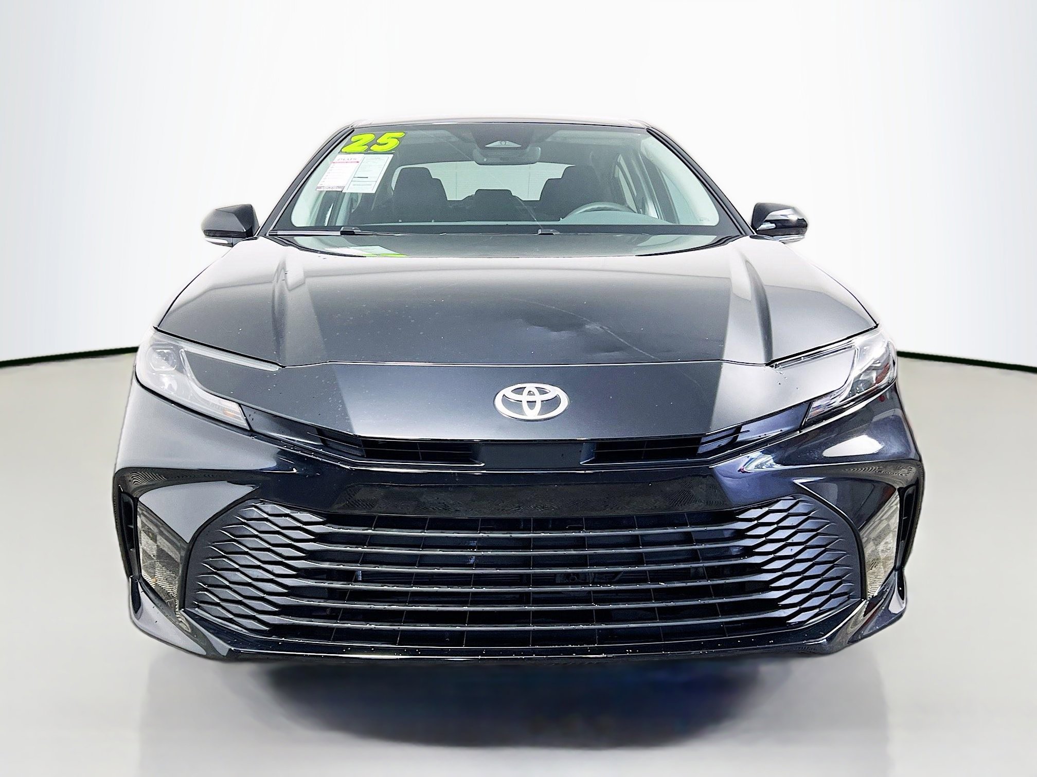 Used 2025 Toyota Camry LE w/ Convenience Package image 11