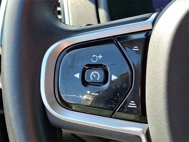 Used 2023 Volvo XC90 B6 Plus image 22