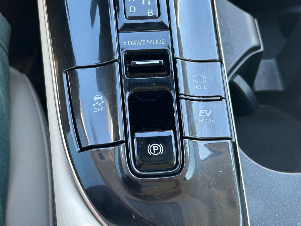 Used 2024 Toyota Crown AWD/4WD image 30