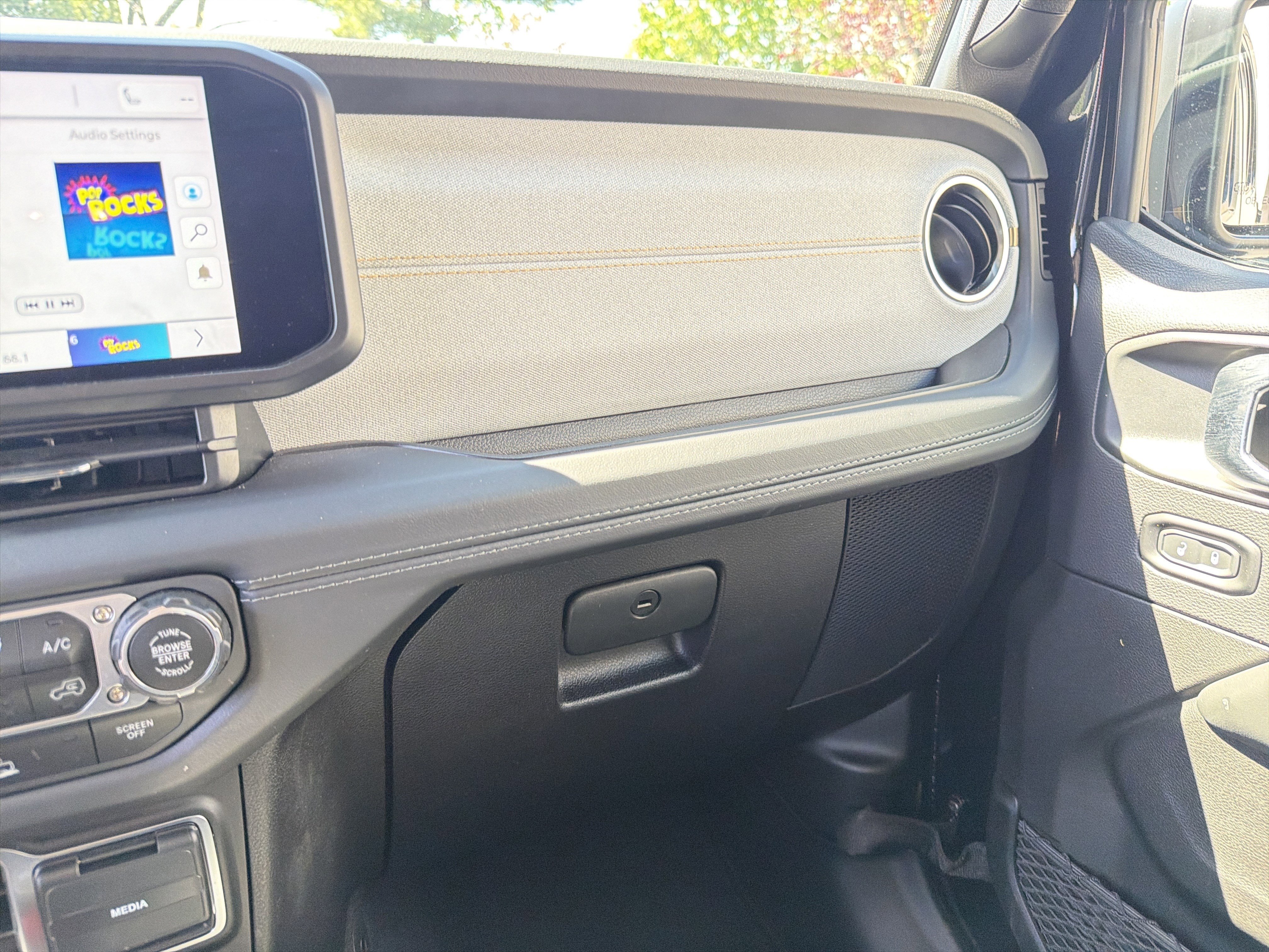 Certified 2025 Jeep Wrangler Unlimited Sahara AWD/4WD image 18