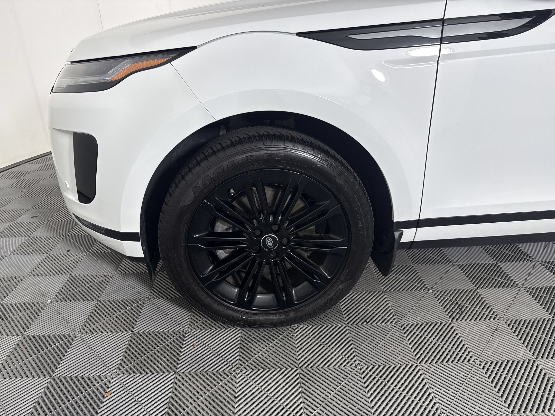 Used 2026 Land Rover Range Rover Evoque S AWD/4WD image 13