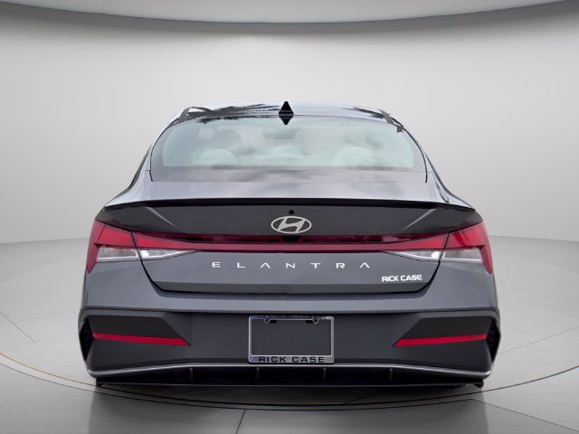 New 2026 Hyundai Elantra SEL Sport FWD image 4