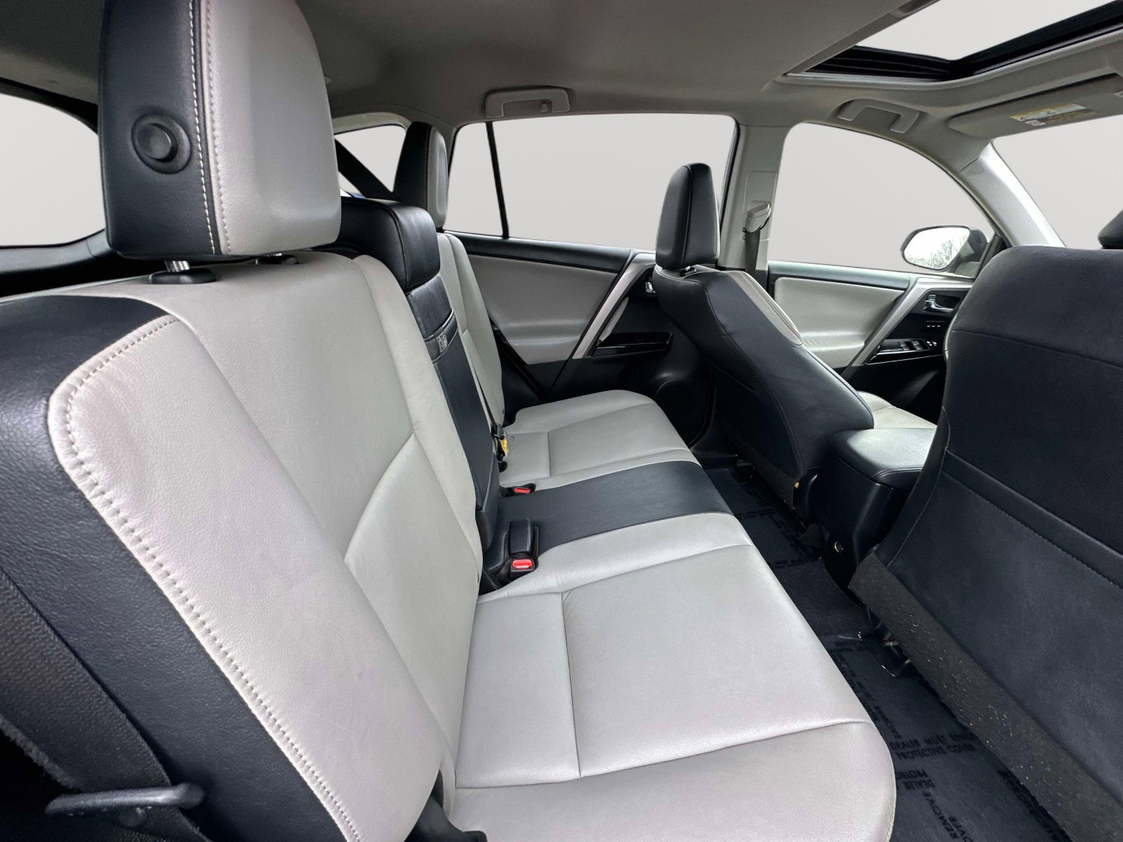 Used 2017 Toyota RAV4 Limited w/ Advanced Technology Package image 30