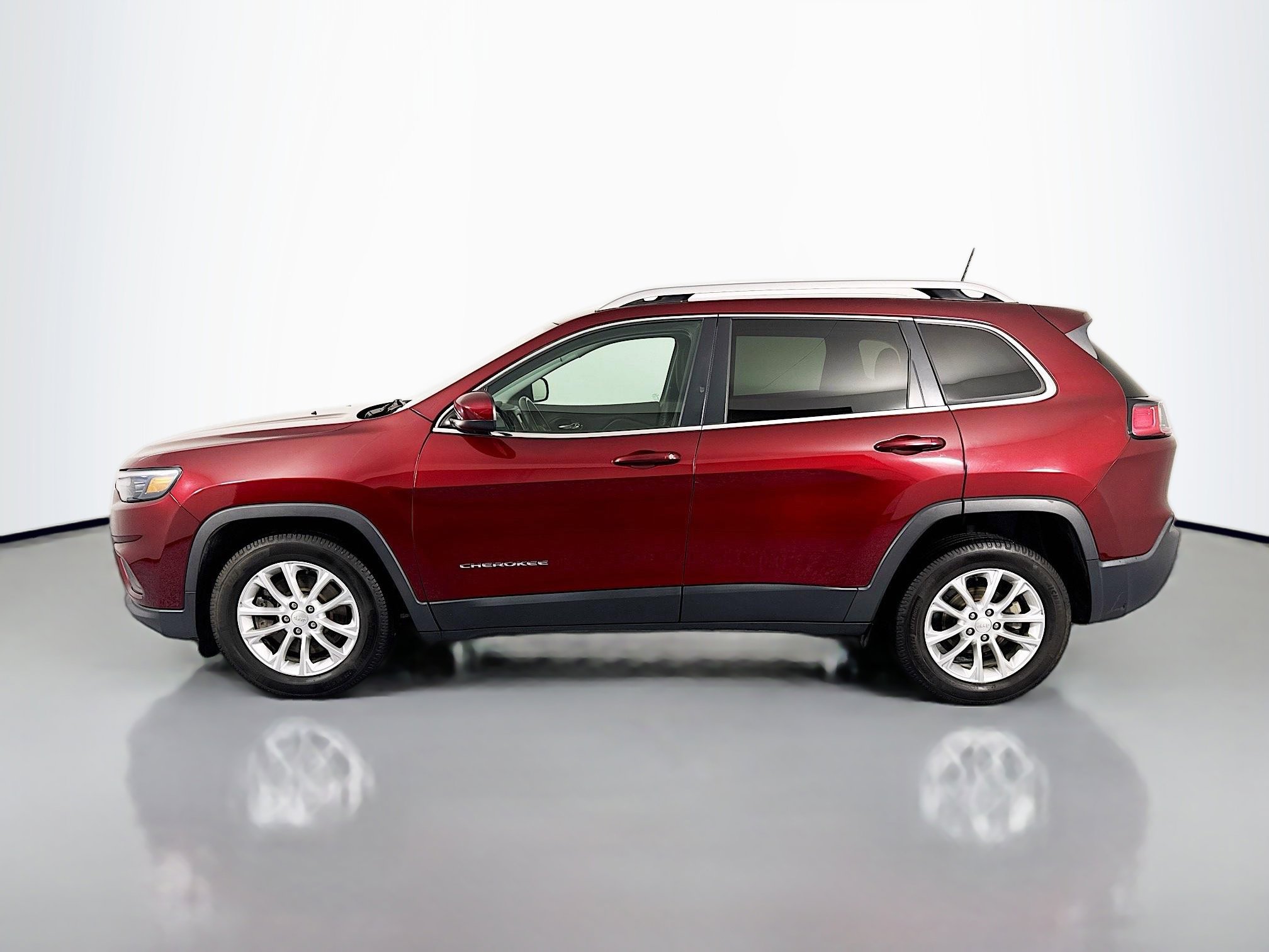 Used 2019 Jeep Cherokee Latitude w/ Cold Weather Group image 8