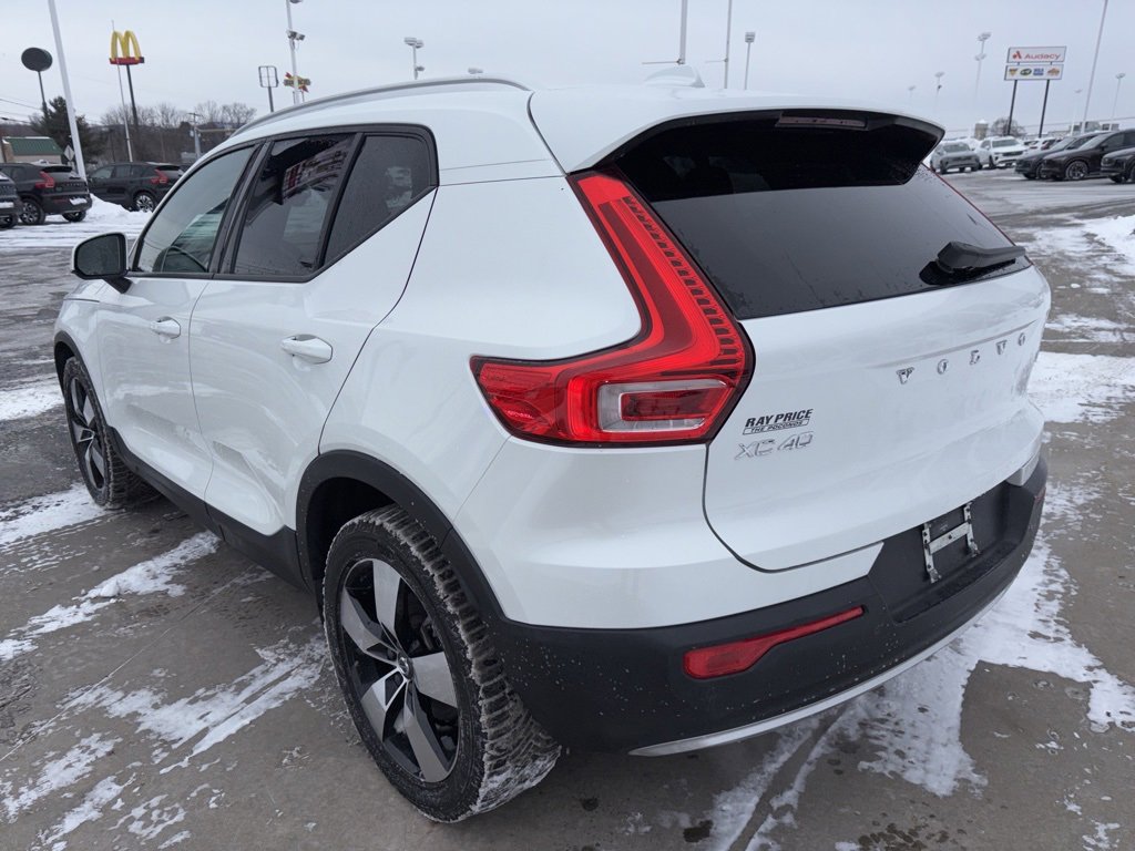Used 2021 Volvo XC40 T5 Momentum w/ Premium Package image 8
