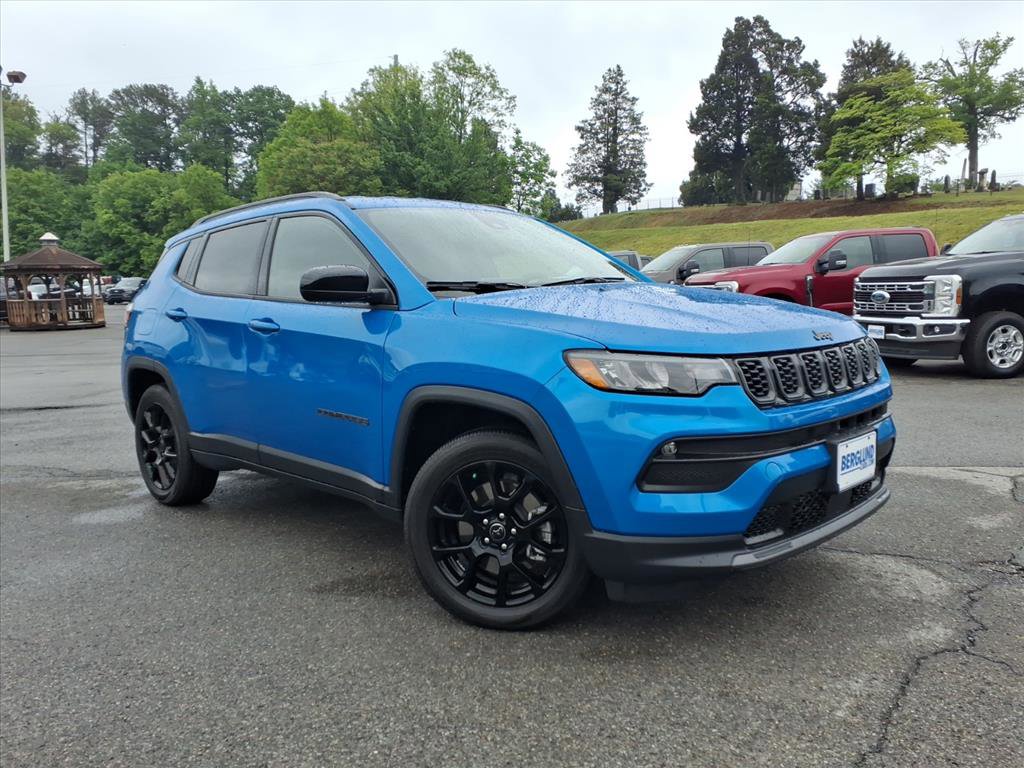 Used 2026 Jeep Compass Latitude w/ Quick Order Package 29K AWD/4WD image 3