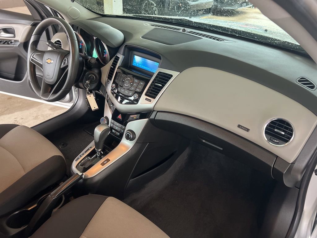 Used 2015 Chevrolet Cruze LS FWD image 20