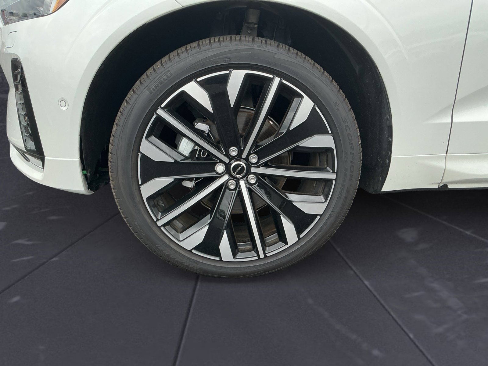 New 2026 Volvo XC60 B5 Ultra w/ Protection Package Premier AWD/4WD image 14
