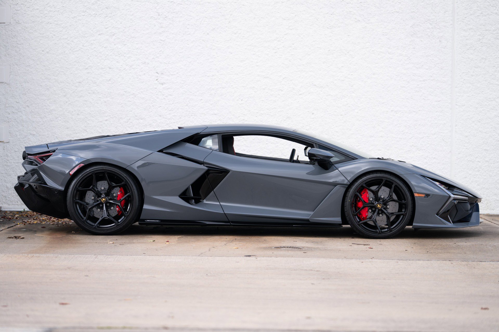 Used 2024 Lamborghini Revuelto image 9