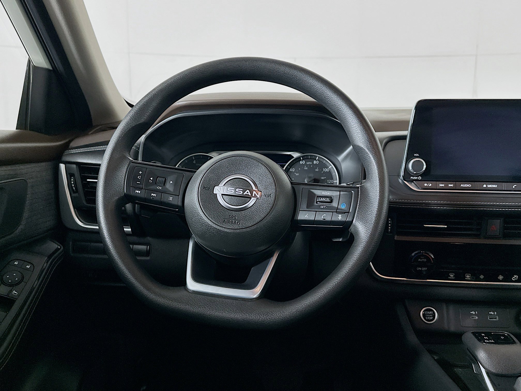 Used 2023 Nissan Rogue SV image 18