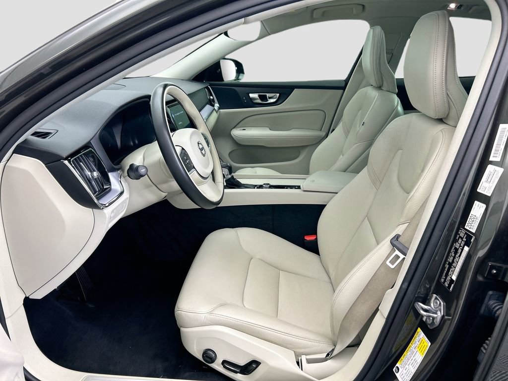 Used 2020 Volvo S60 T5 Momentum image 17