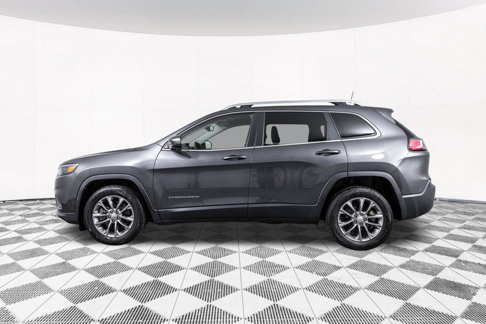 Used 2021 Jeep Cherokee Latitude Plus FWD image 13