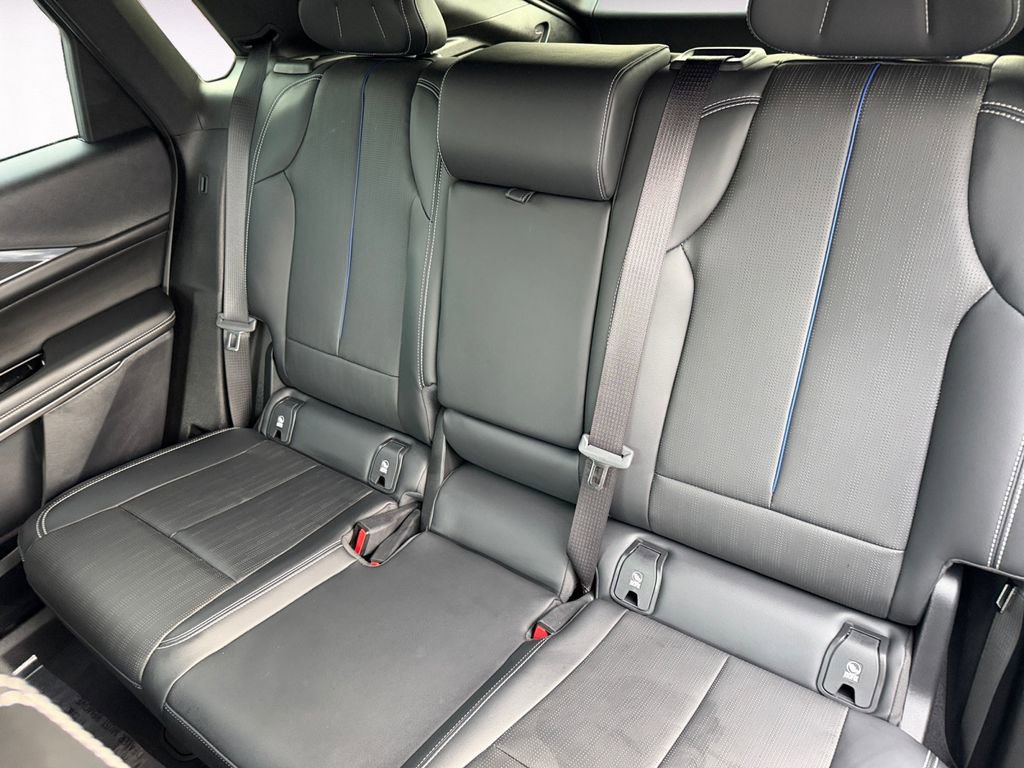 Used 2024 Cadillac Lyriq Luxury image 13