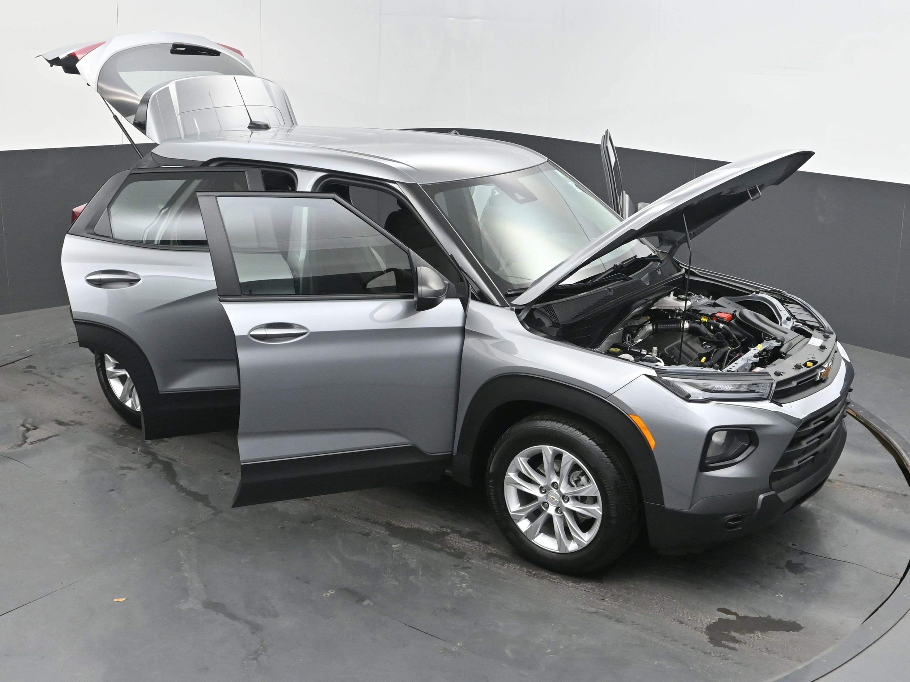 Used 2023 Chevrolet TrailBlazer LS FWD image 40