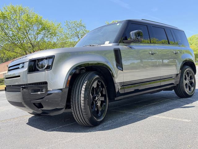 Used 2024 Land Rover Defender 110 X-Dynamic SE image 10