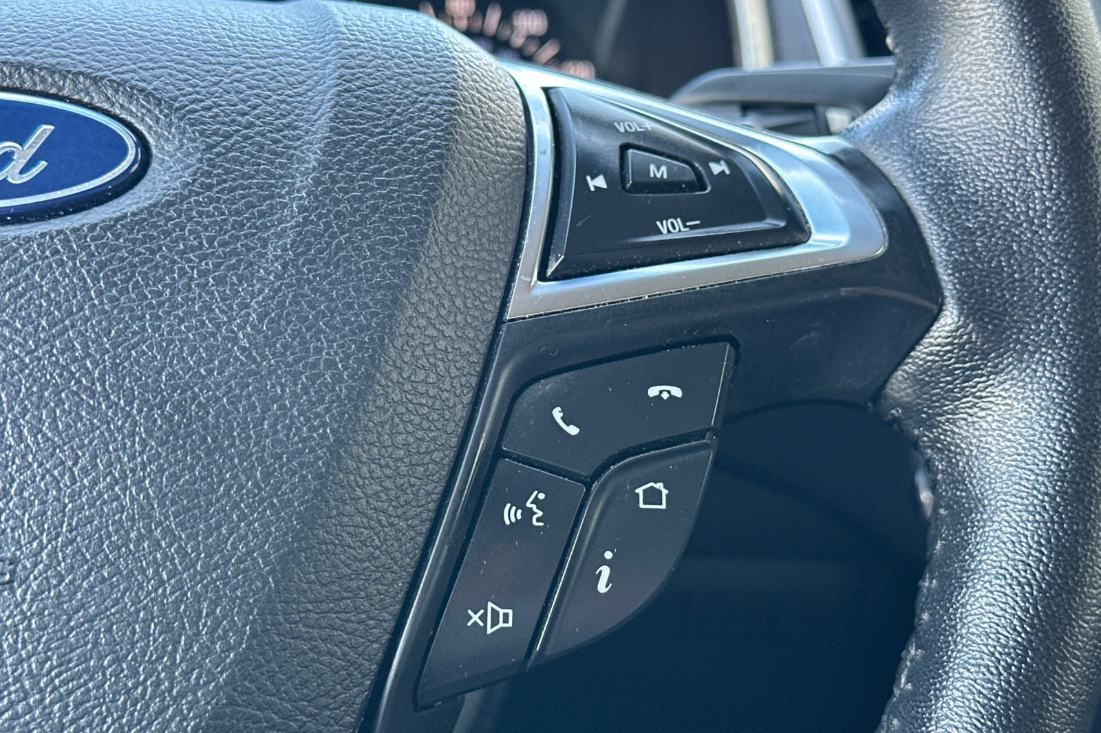 Used 2019 Ford Edge SEL AWD/4WD image 32
