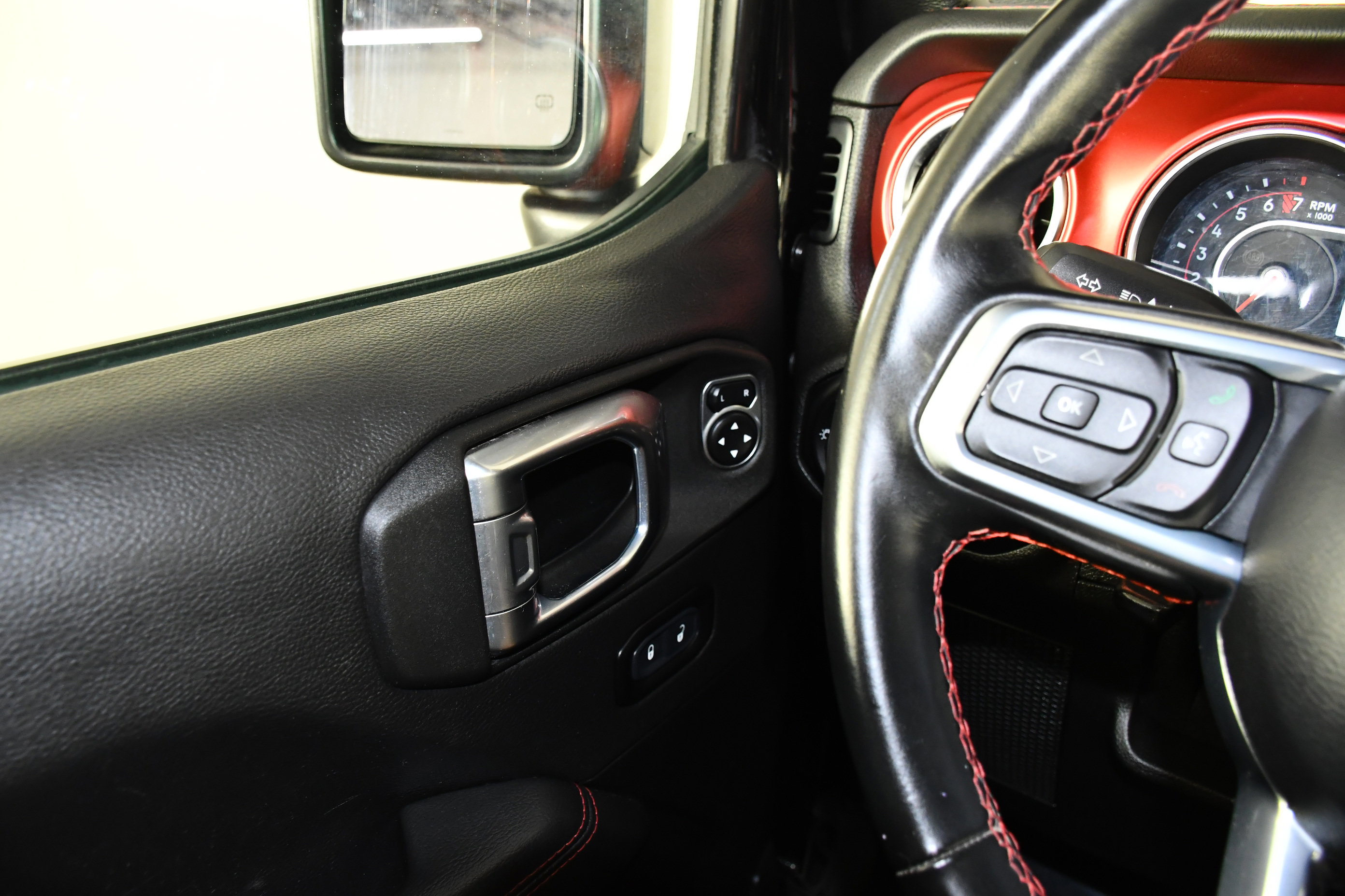 Used 2021 Jeep Wrangler Unlimited Rubicon AWD/4WD image 35