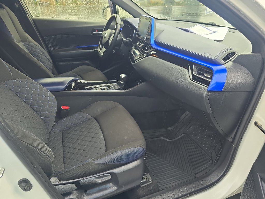 Used 2020 Toyota C-HR XLE image 15