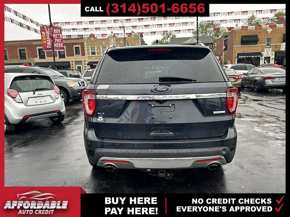 Used 2017 Ford Explorer XLT w/ Equipment Group 202A image 4