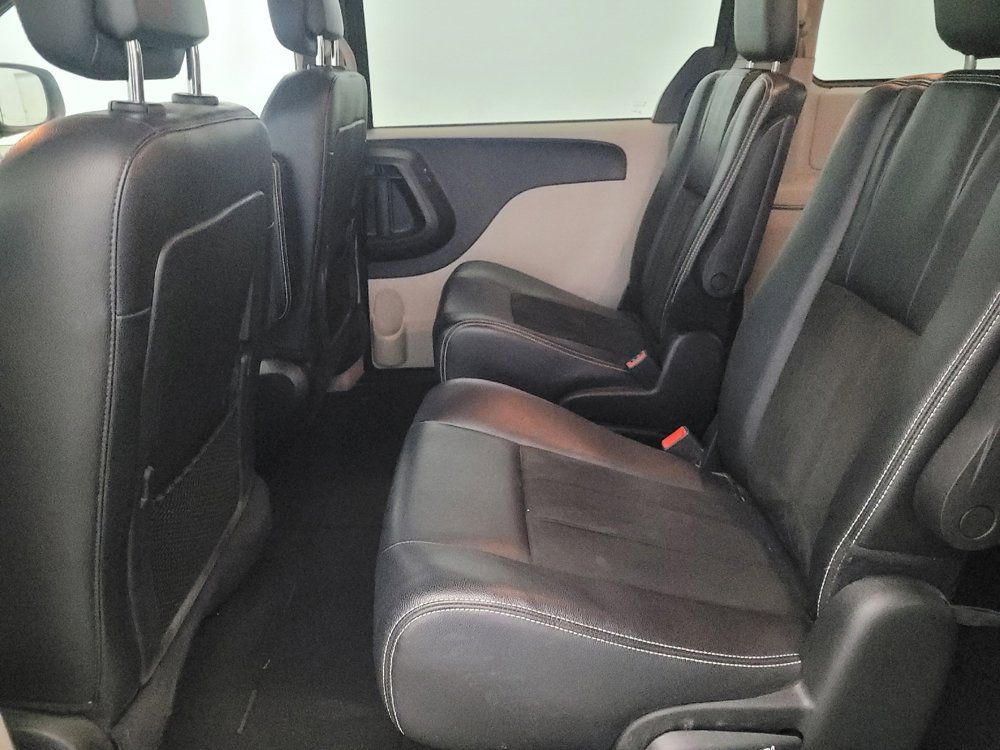 Used 2019 Dodge Grand Caravan SXT image 18