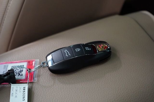 Used 2023 Porsche Macan Turbo AWD/4WD image 36