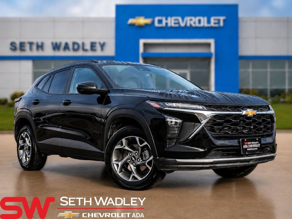 Used 2025 Chevrolet Trax LT FWD image 1