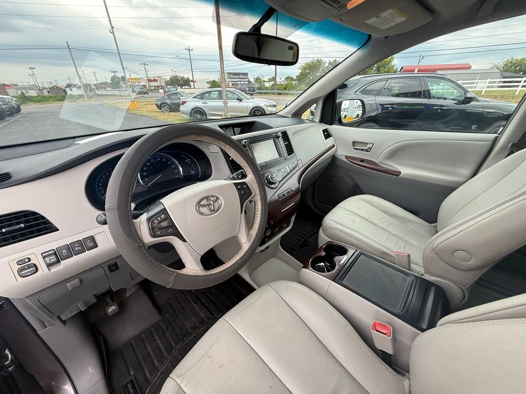 Used 2014 Toyota Sienna XLE w/ XLE Premium Package FWD image 14